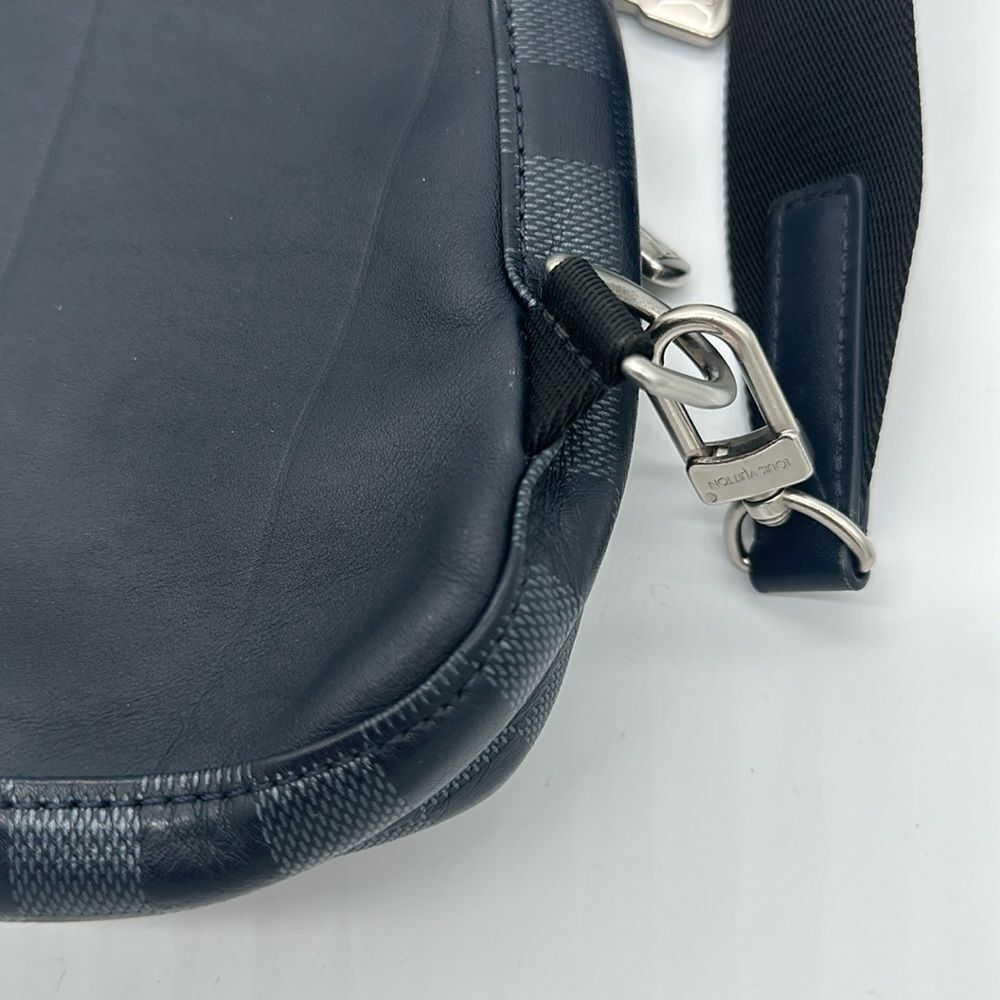 Louis Vuitton Avenue Slingbag NM - Picture 14 of 16